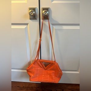 Vici purse with magnetic closure
